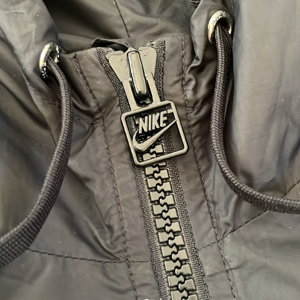 Nike Women's Sportswear Graphic Windrunner Jacket, BLACK, XS - Picture 4 of 13